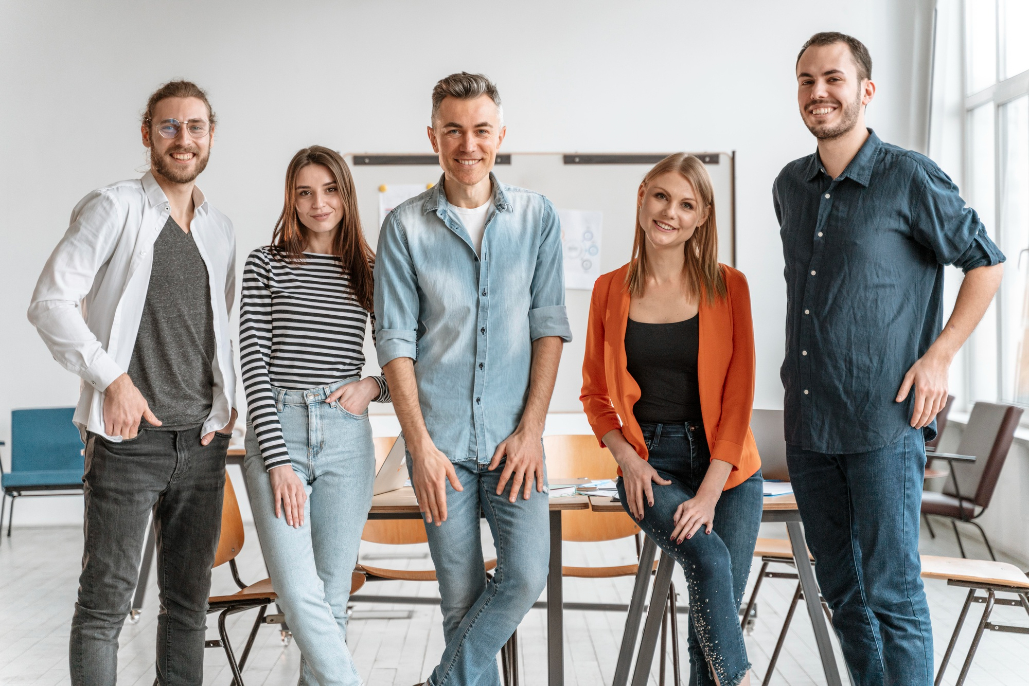 The Splash Analytics team line up and smile in front of the camera.
